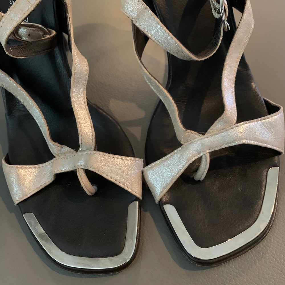 Donald J Pliner Sandals - Picture 11 of 12